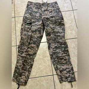 NWT Army Combat Uniform Fatigues Camo Pants Large Long - Digital Camo